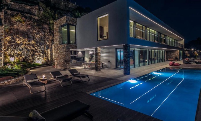 Cotas Villa | Oceanfront Retreat: Encostas da Baronesa, Rated 9.8/10