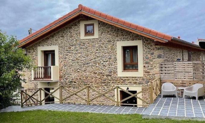 Alfoz de Lloredo Ski Chalet | Discover Your Path at Casa del Buen Camino - Guest Rated 9.8