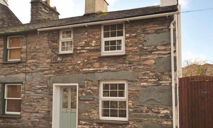 Ambleside Cottage | Romantic End Cottage in Ambleside with Breakfast & Kitchen