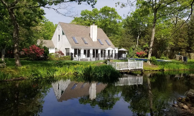 East Hampton North House | Tranquil Retreat: Bike to Main Beach & Relax by the Pond