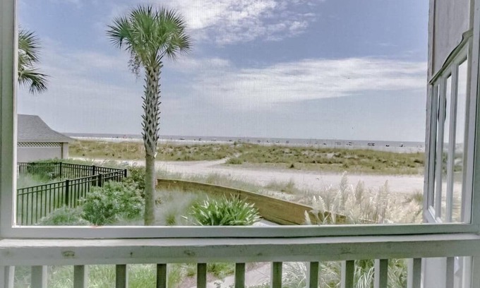 Isle of Palms Condo | Unforgettable Beachfront Escape with Stunning Ocean Views