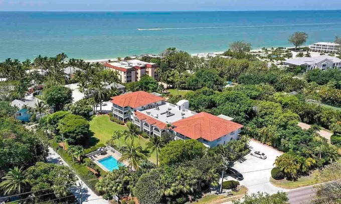Sanibel Condo | Beachfront Oasis: Private Access & Pool, Rated 9.4/10