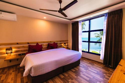 Dhangethi Hotel | Idyllic Endheri Sunset Dhangethi with Private Beach Access