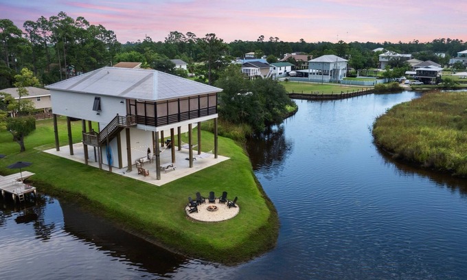Shoreline Park House | Waterfront Retreat with Boat Dock - Rated 10/10 by Guests