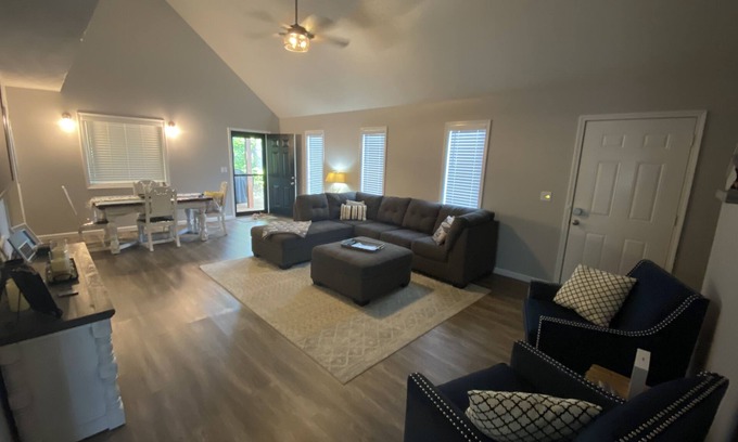 Jamestown House | Perfect Summer Retreat - Steps from Jamestown Marina!