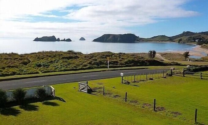 Opito Bay House | Breathtaking Views at Opito Bay Holiday House - 10/10 Rated