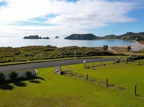 Opito Bay House | Panoramic Ocean Views at Opito Bay Holiday House