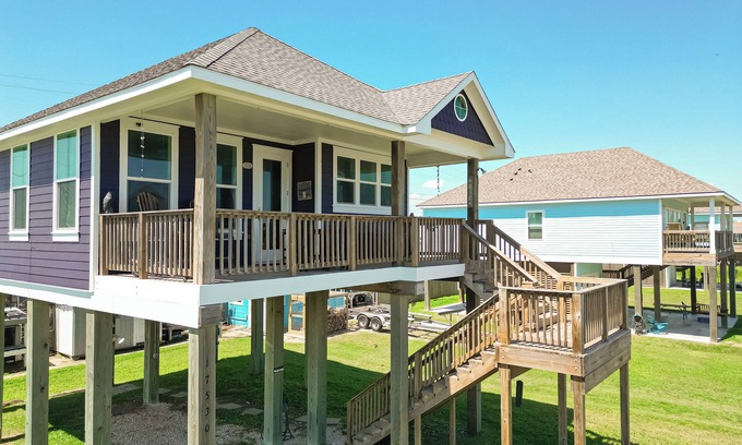 Gulf Palms House | Beautiful Beach House with Ocean Views, Steps to the Shore