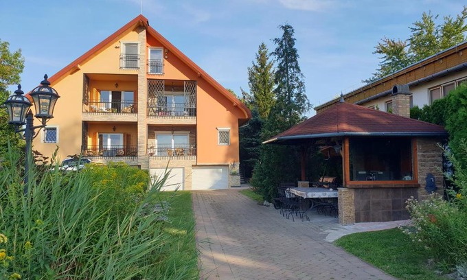Szantod Apartment | Endrődi Apartman Lakás - Guest Rated 9.3 with Ocean Views