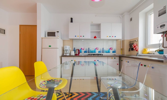 Tractorul Apartment | Comfortable 2 BR Apartment Steps from Coresi Mall