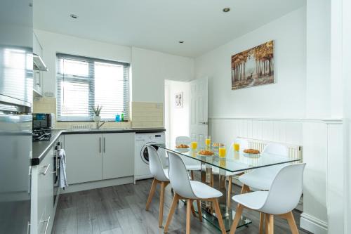 Wyken House | Family-Friendly Retreat at Enfield House - Book Your Stay!