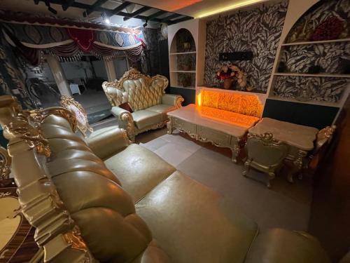 Waltham Abbey House | Enfield's Premier Family-Friendly Holiday Oasis Awaits