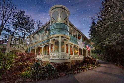Candler Hotel | Explore Engadine Inn and Cozy Cabins for Family Getaways