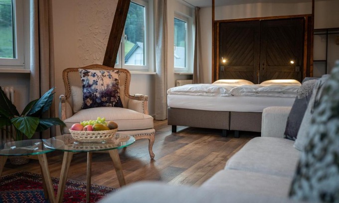 Gutach Hotel | Engel 16: Highly Rated Stay with On-Site Restaurant
