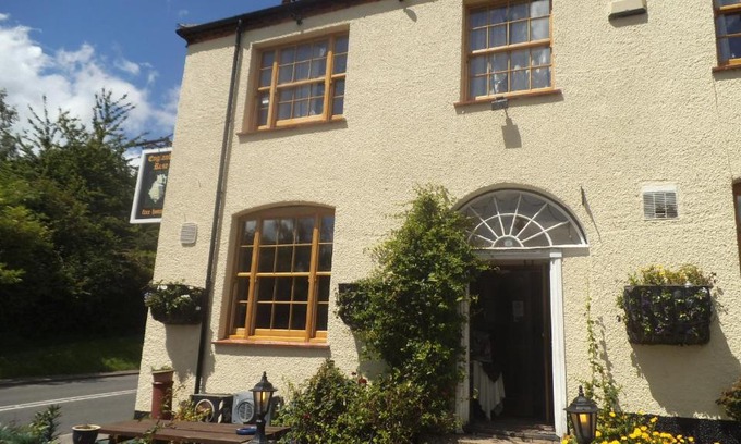 Postcombe Hotel | Relax at Englands Rose - Pet Friendly & Family Oriented