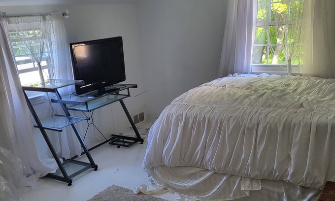 Englewood Condo | ENGLEWOOD CLEANReno 1bed WiFi NO SMOKERS/VAPES/OUTDOOR SHOES LongTerm Welcome.
