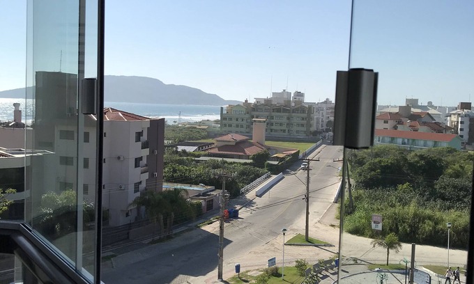 Ingleses Norte Apartment | Cozy Apt Steps from the Sea with Panoramic Ocean Views