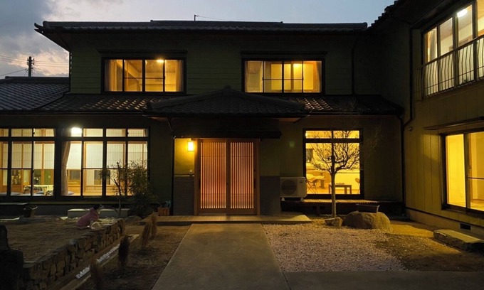 Ayagawa House | English, Chinese, Taiwanese, Japanese available Accommodates up to 8 people Now. To celebrate our first anniversary, we are giving away 2 kg of "Oide Mai" rice produced in Kagawa Prefecture to two adults staying two nights or more.
