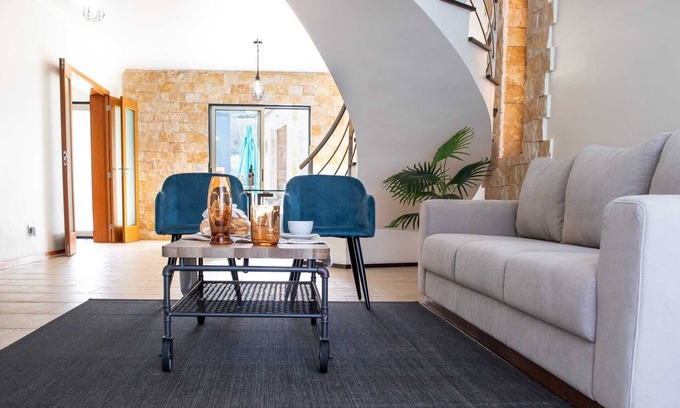 Capelas House | Stunning Ocean View at English House - Rated 10/10!