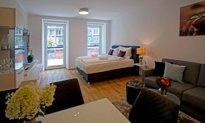 Josefstadt Apartment | Eco-Friendly English Theater Apartment Near Rathaus