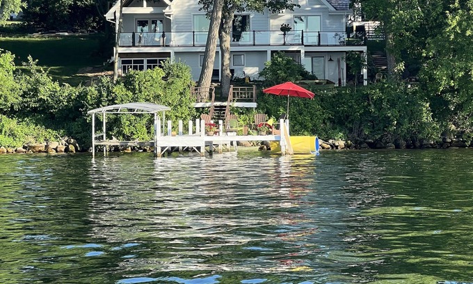 Markesan House | Lakefront Escape with Spa and Ocean Views, Rated 9.8/10!