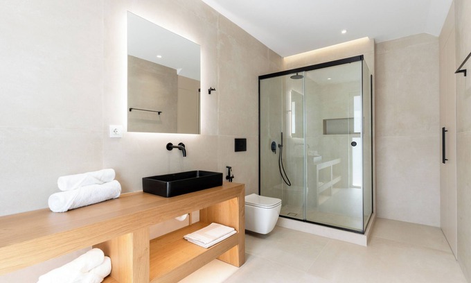 Agios Dimitrios Apartment | Relaxing Getaway with Pet-Friendly Amenities and Breakfast