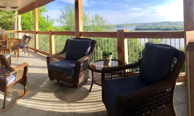 Prairie Creek House | Experience Breathtaking Beaver Lake Views at The Blue Heron
