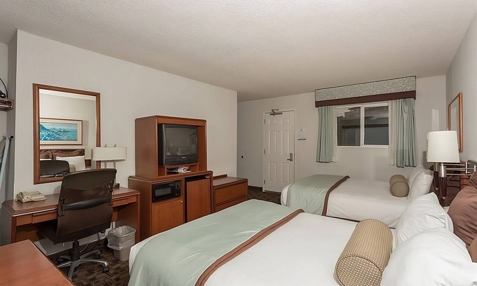 Newport Hotel | Beach Escape: Modern Unit with Pool & Ocean Views