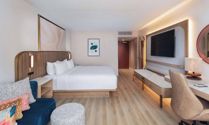 Flagami Hotel | Experience Hassle-Free Stays with Free Airport Shuttle & Parking