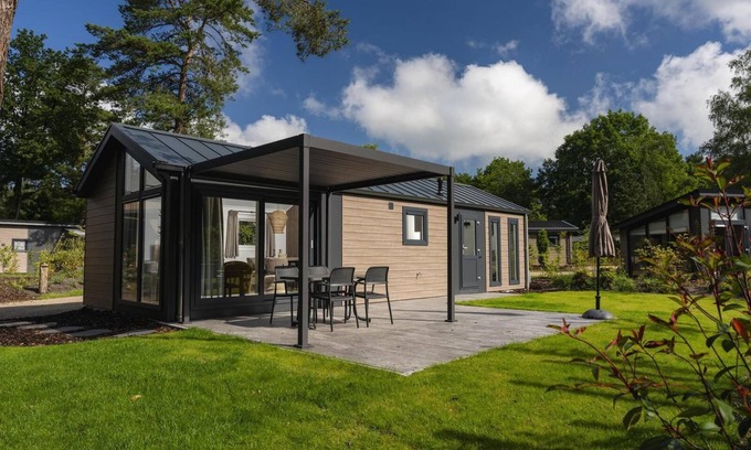 Loenen House | Enjoy a luxurious holiday home for 4 people in the wooded nature of the Veluwe, complete with modern amenities, air conditioning, and a stylish pergola for optimal comfort. Additionally, unwind in the private hot tub, perfect for relaxing after a day