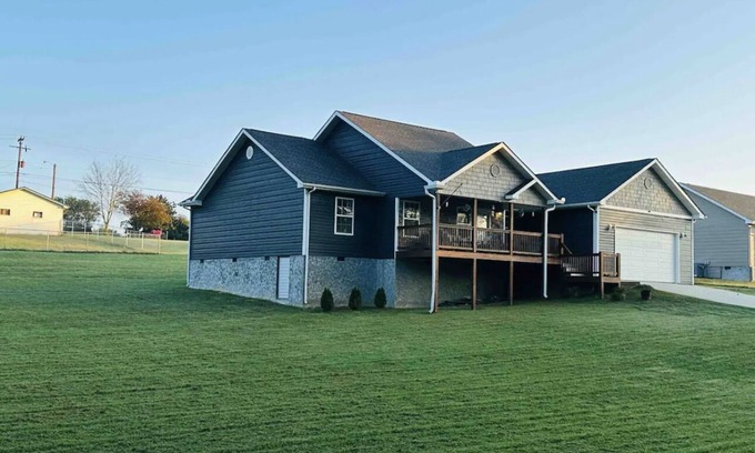 Seymour House | Relaxing Family Getaway Near Knoxville with Great Amenities
