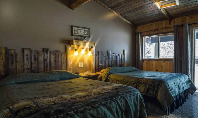 Rice Lake Cabin | Relax in Room 19 - The Wood Duck at Curriers Lakeview