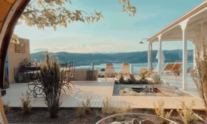 Wattle Grove Villa | Discover a Slice of Heaven with Ocean Views & Breakfast