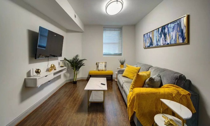 Fells Point Condo | Stylish Stay Near Inner Harbor with Family-Friendly Amenities