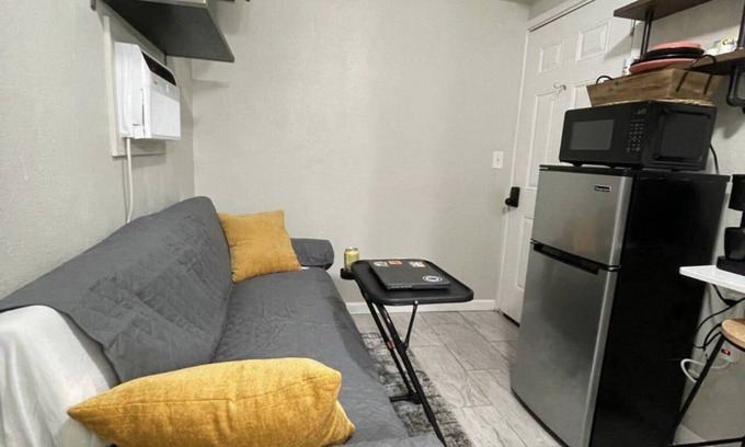 Compton Apartment | Stylish Central Hotel: Pet Friendly & Child-Friendly Retreat