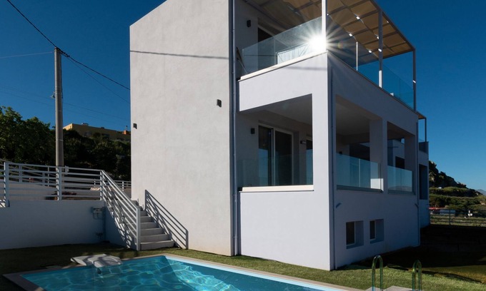 Rethymno Apartment | Experience a Tailor-Made Holiday with Oceanfront Views