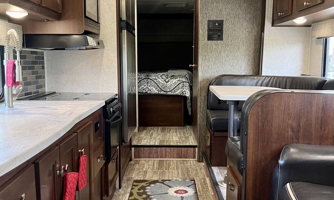 Tri-Cities House | Experience Freedom in a Cozy 31’ RV with Great Amenities