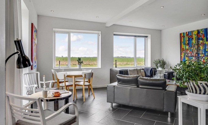 Naesby House | Escape to a Peaceful Getaway with Lake Views and Spa