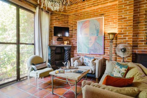 Ajijic Apartment | Experience Elegance in the Queen's Suite at Inn Ajijic