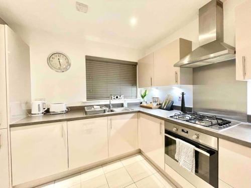 Ashford House | Experience Peaceful Modern Living at Hazel House