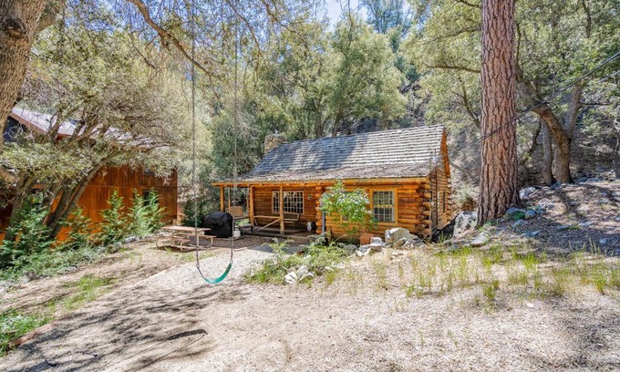 Pine Mountain Club House | Experience an Authentic Log Cabin with Free Pet Stay!