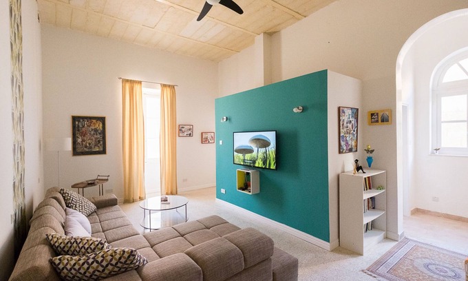 Sliema House | Relax and Unwind at the Blu House with Oceanfront Views
