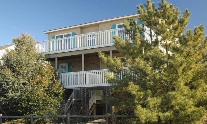 South Beach Haven House | Experience Breathtaking Bay Views from Two Deck Levels