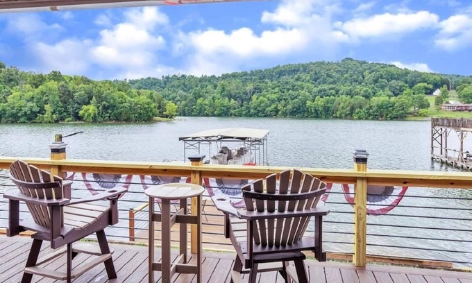 Piney Flats House | Experience Majestic Lake Views from Your Private Deck