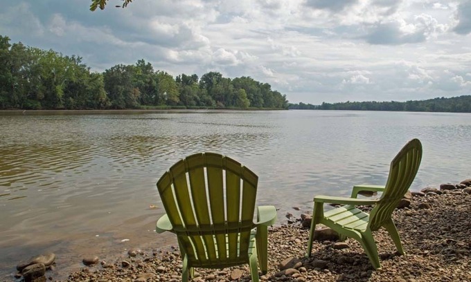 Ampthill House | Relaxing Riverfront Retreat Near Downtown Richmond
