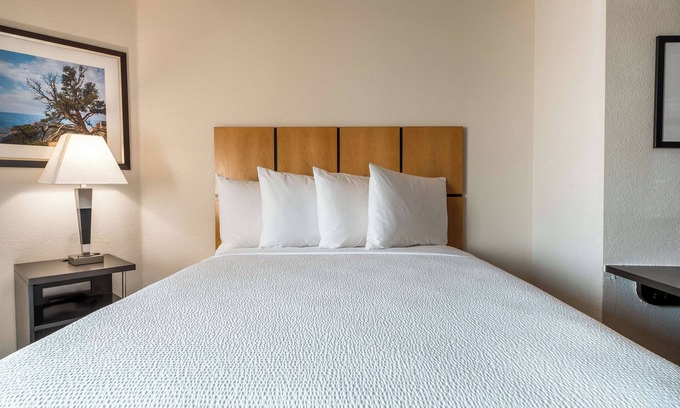 Fossil Creek Hotel | Enjoy Daily Coffee & Cozy Beds in 2 Thoughtful, Pet-Friendly Suites