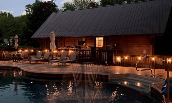 Gorham House | Experience the Best of White Mountains with Pool & Spa