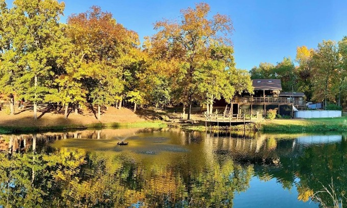 Clinton Apartment | Inviting 1BR Apt with Pool & Boat Parking Near Windsor Crossing