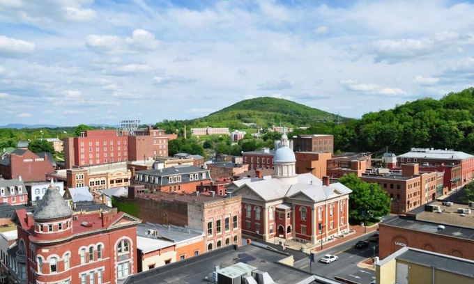 Staunton House | Historic Charm Meets Modern Comforts with Indoor Pool