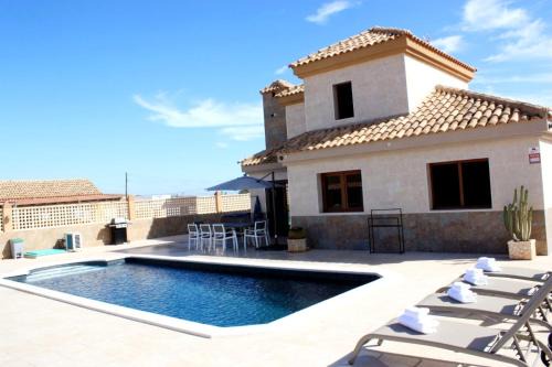 Puerto del Rosario Villa | ENJOY House with Large Pool & Jacuzzi